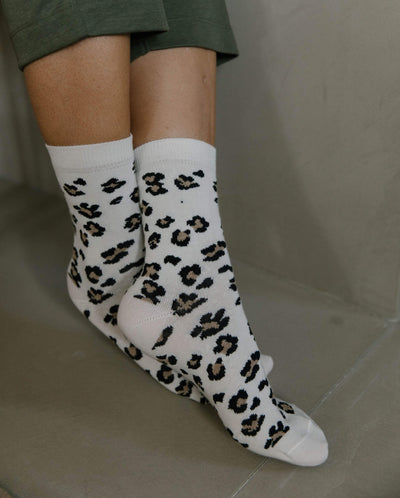 Pack de 2 paires de chaussettes femme léopard, blanc-chocolat Angarde blanc close up porté